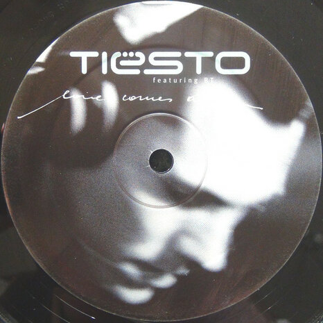 DJ Ti&euml;sto Featuring BT - Love Comes Again (2004)